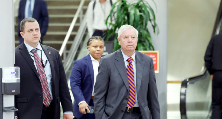 Trump Urges Republicans to Add Iran to Russia Sanctions Bill to Honor Lindsey Graham